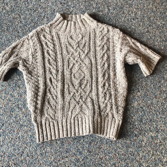 GAP Sweaters - Gap Shortsleeved Sweater